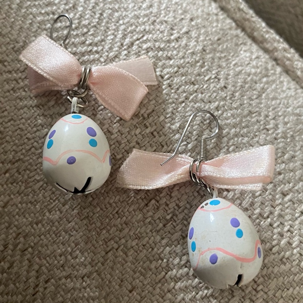 Vintage Easter Egg Earrings! - Picture 6 of 6